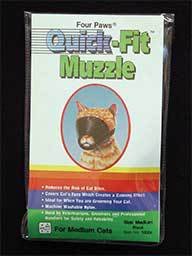 Намордник медиум для кошек от 3 кг до 6 кг Four Paws Quick Fit Muzzle нейлоновый, черный