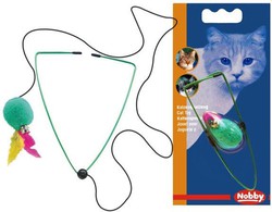 Игрушка для кошек Nobby мяч с перьями, на резинке, 7 см